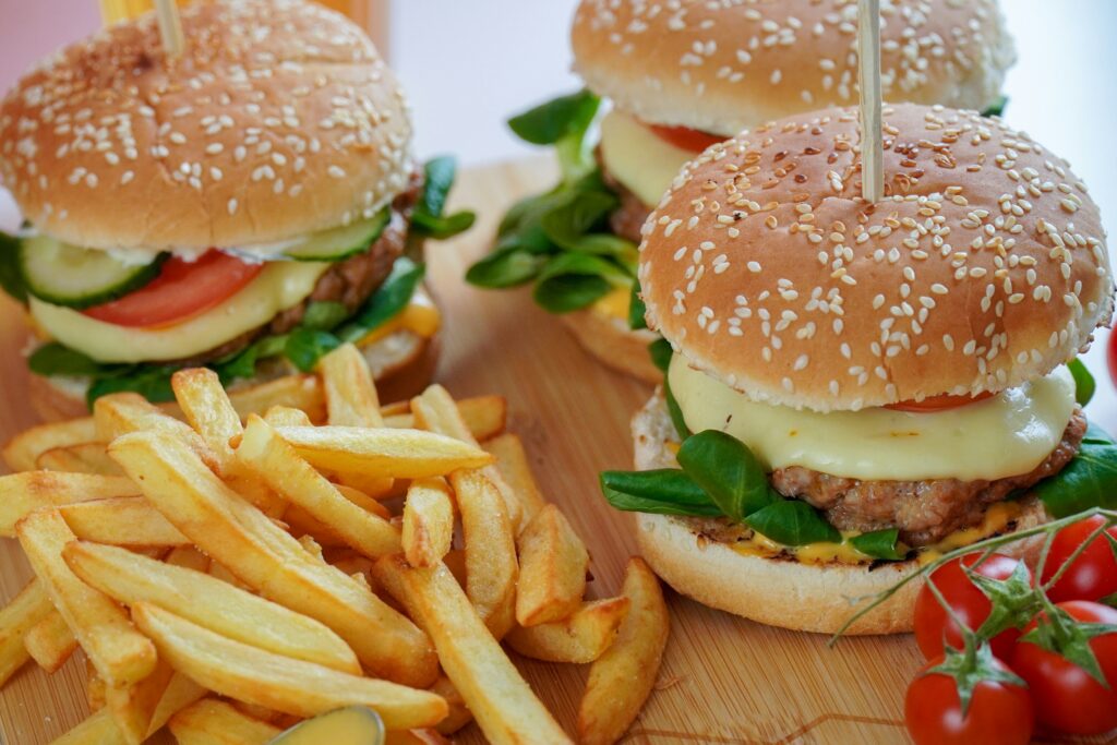 Marketing Ideas for Fast Food Restaurants to Attract More Customers 5 Hamburgers and fries